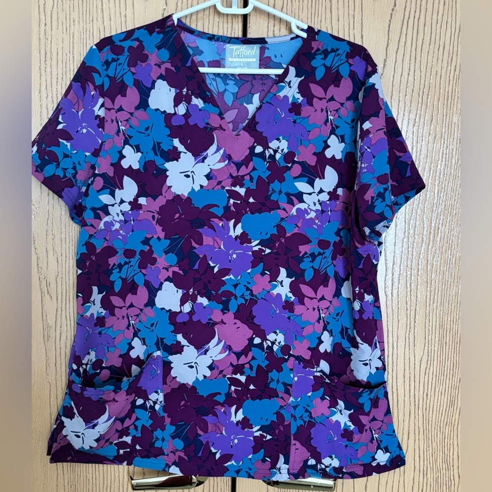 TAFFORD V-Neck Scrub Top in Purple Mix, size L